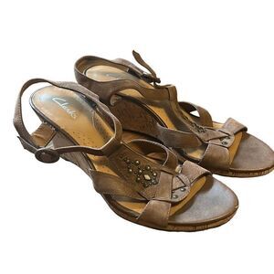 Clarks‎ Women's Wedge Sandals Brown Leather Strappy Embellished Heel Shoes